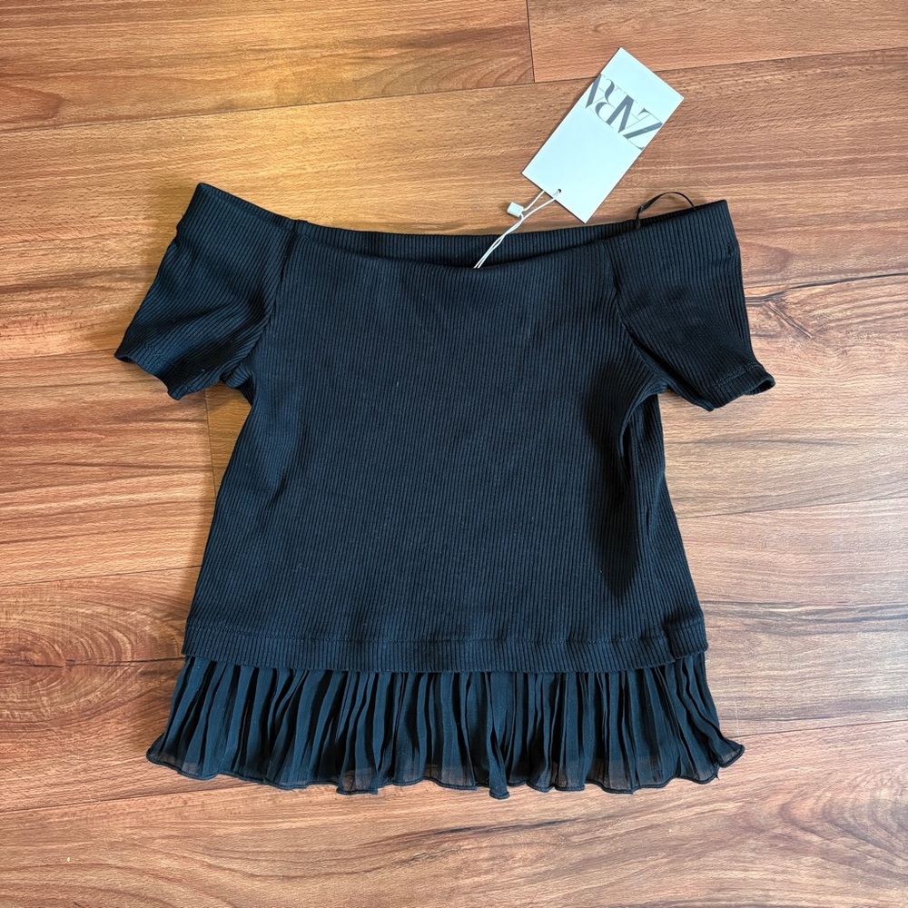 Zara Black Ruffled Blouse with Elegant Short Sleeves